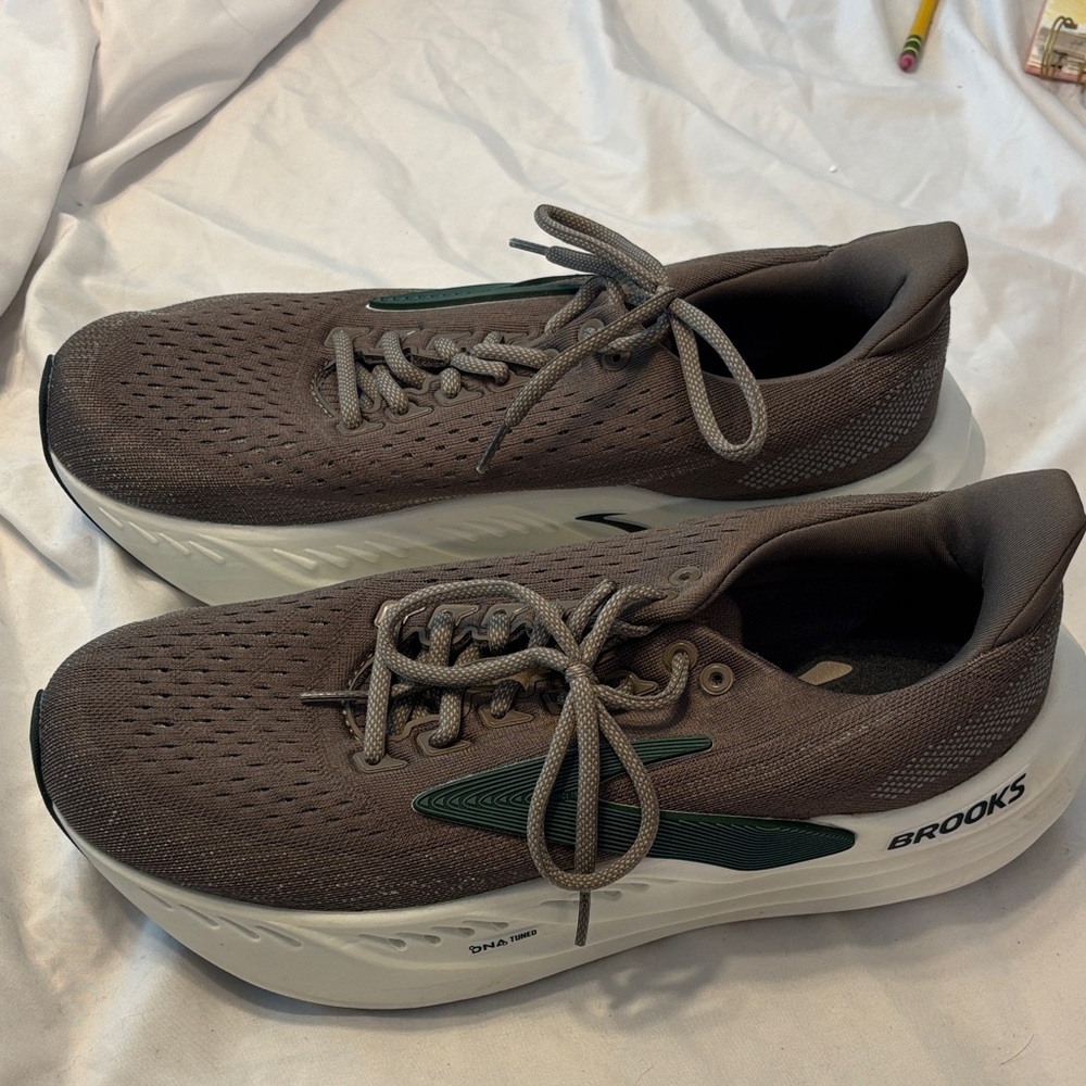 Brooks Men's Gray and Green Athletic Shoes